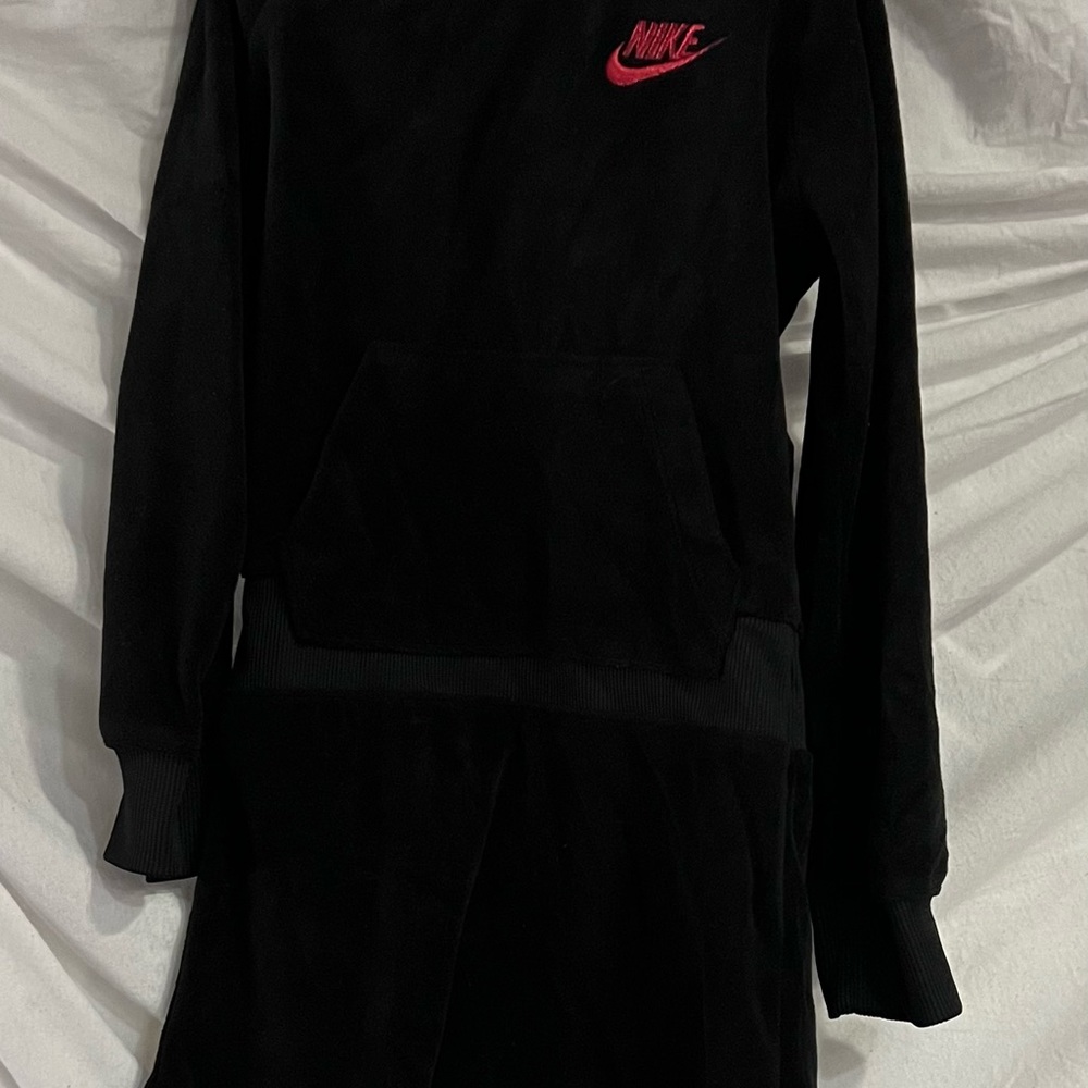Comfy hoodie Nike dress. Sure to be a favorite 104-120cm, S, 4-5yrs